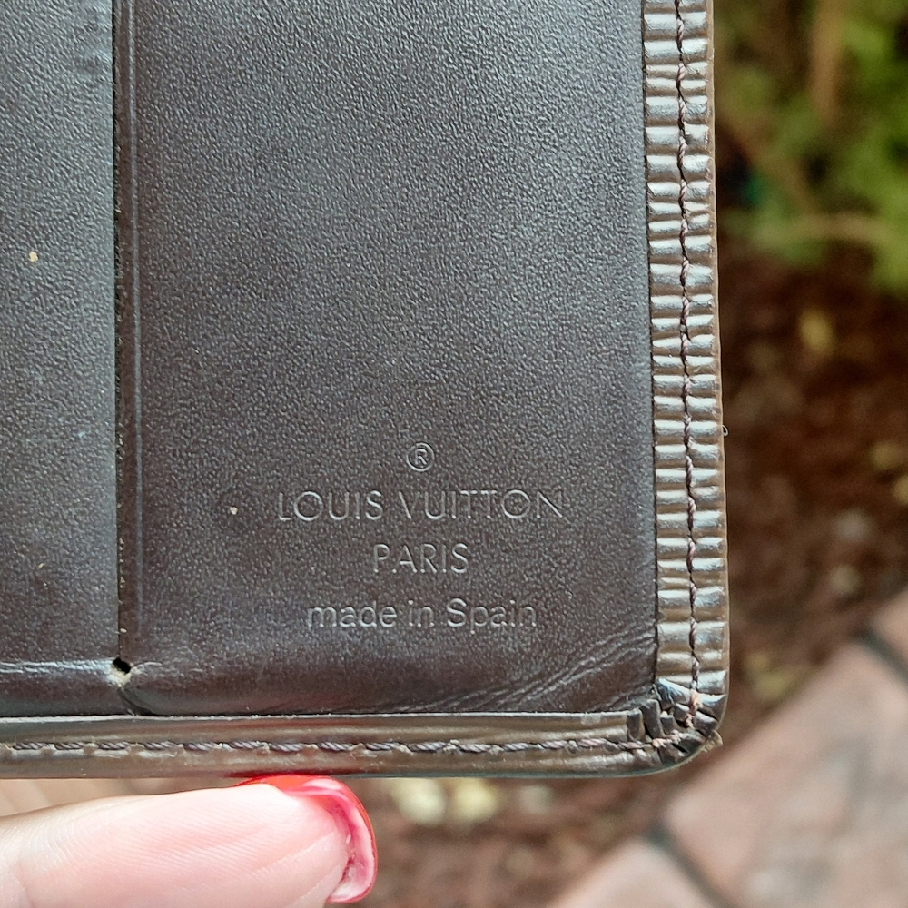 Louis Vuitton Epi Leather Bifold Wallet - Picture 4 of 16